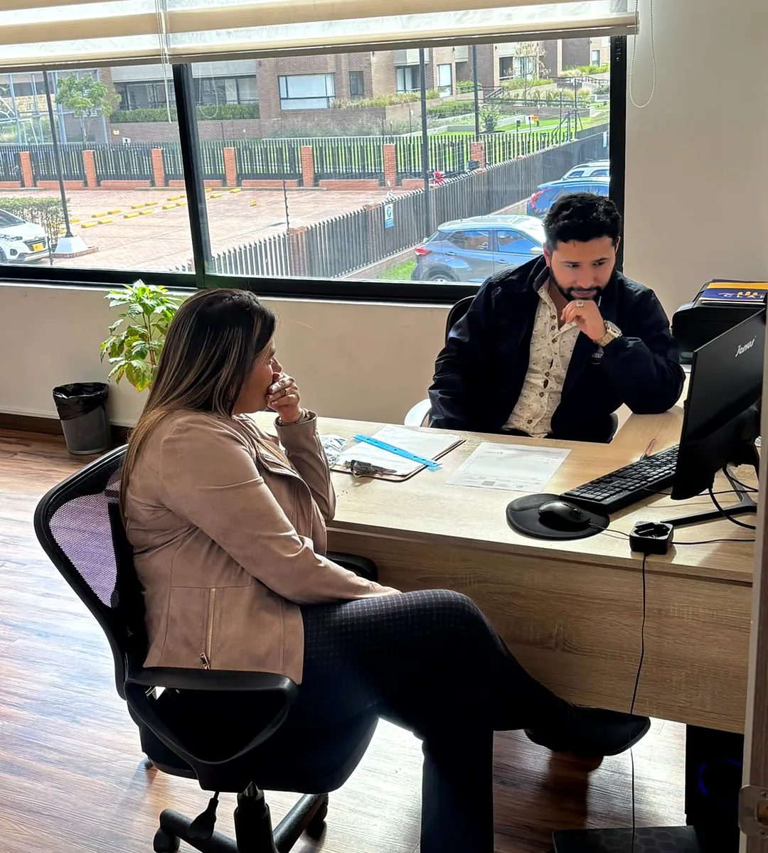 Atención y gestión administrativa en las oficinas de PROPH S.A.S.